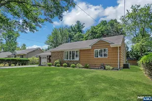86 Willowbrook Ct, Paramus, NJ 07652 - Photo 3