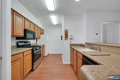 189 Forest Avenue 219 #219, Paramus, NJ 07652 - Photo 5
