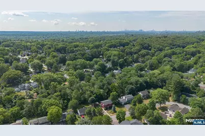 354 Terhune Avenue, Paramus, NJ 07652 - Photo 3