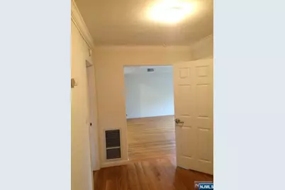 499 Brinkerhoff Avenue 2nd Fl #2nd Fl, Fort Lee, NJ 07024 - Photo 9