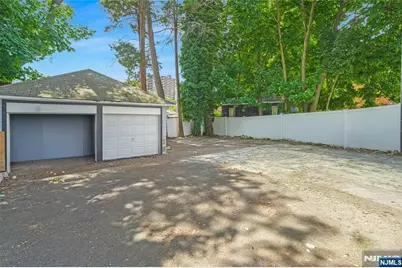 283 Hamilton Place, Hackensack, NJ 07601 - Photo 21