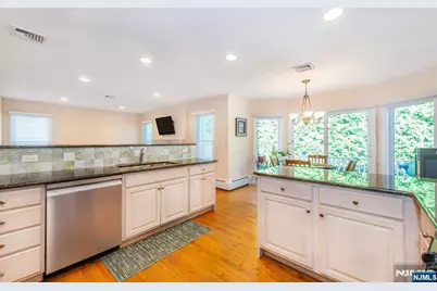7 Wayne Court, Waldwick, NJ 07463 - Photo 13