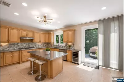 1152 Cumbermeade Road, Fort Lee, NJ 07024 - Photo 19