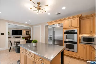1152 Cumbermeade Road, Fort Lee, NJ 07024 - Photo 17
