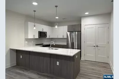 205-211 Stuyvesant Avenue 302 #302, Lyndhurst Township, NJ 07071 - Photo 3