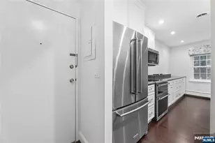 364 Ridgewood Ave 3, Ridgewood, NJ 07450 - Photo 5