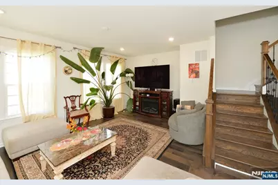 104 W Ramsey Terrace 607 #607, Fair Lawn, NJ 07410 - Photo 5