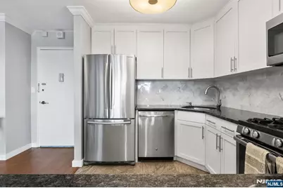 2000 Linwood Avenue 15P #15P, Fort Lee, NJ 07024 - Photo 3