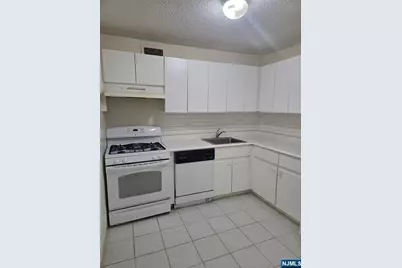 2100 Linwood Avenue 23D #23D, Fort Lee, NJ 07024 - Photo 3