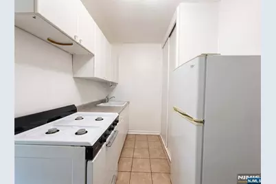 3050 Edwin Avenue 3F #3F, Fort Lee, NJ 07024 - Photo 5