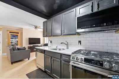 70 S Munn Avenue 408 #408, East Orange, NJ 07018 - Photo 23