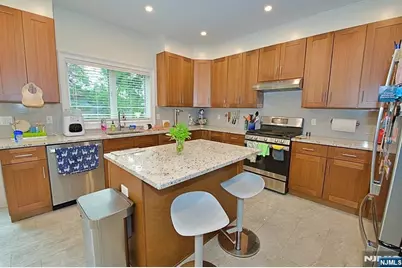 2408 Hammett Avenue, Fort Lee, NJ 07024 - Photo 5