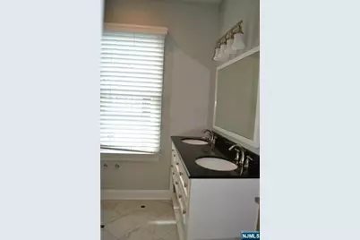 201-205 Franklin Avenue 201E #201E, Midland Park, NJ 07432 - Photo 17