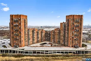 108 Harmon Cove Tower, Secaucus, NJ 07094 - Photo 15