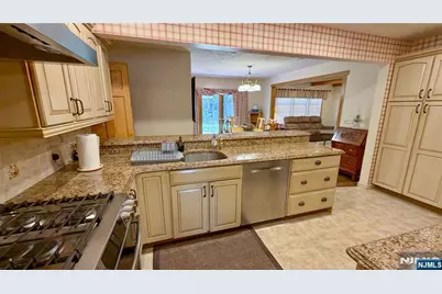 270 Kensington Road, River Edge, NJ 07661 - Photo 15
