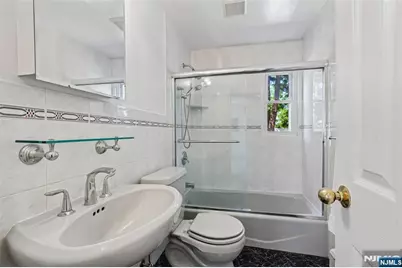 181 Behnke Avenue, Paramus, NJ 07652 - Photo 13