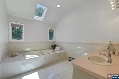 25 Hollywood Avenue, Emerson, NJ 07630 - Photo 23