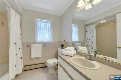 25 Hollywood Avenue, Emerson, NJ 07630 - Photo 33
