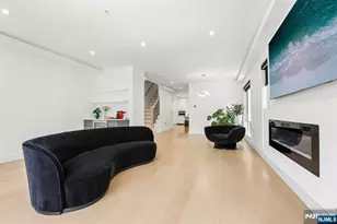 21 Cumbermeade Rd, Fort Lee, NJ 07024 - Photo 9