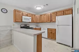 130 Hatfield Ln, East Brunswick Township, NJ 08816 - Photo 5