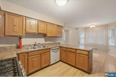 28 Amherst, Wayne, NJ 07470 - Photo 7