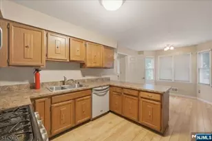 28 Amherst, Wayne, NJ 07470 - Photo 7
