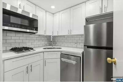 101 Pershing Road, Englewood Cliffs, NJ 07632 - Photo 11