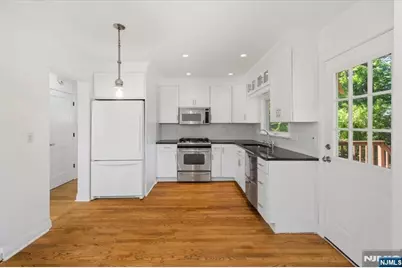 101 Pershing Road, Englewood Cliffs, NJ 07632 - Photo 9