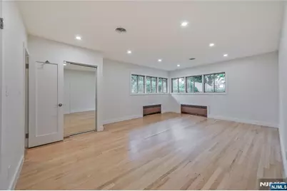 21 E Central Avenue, Bergenfield, NJ 07621 - Photo 9