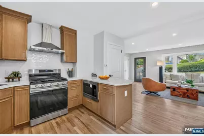 340 Northwood Way, Palisades Park, NJ 07650 - Photo 3