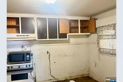 72-74 Hanford Street, Newark, NJ 07114 - Photo 5