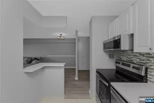 250 Gorge 21E, Cliffside Park, NJ 07010 - Photo 7