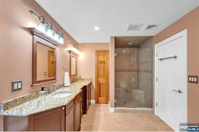 1025 Maple Drive, New Milford, NJ 07646 - Photo 29