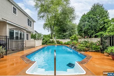 1025 Maple Drive, New Milford, NJ 07646 - Photo 43