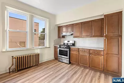 731B Anderson Avenue 2 #2, Cliffside Park, NJ 07010 - Photo 9