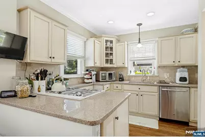 332 Demarest Avenue, Oradell, NJ 07649 - Photo 7