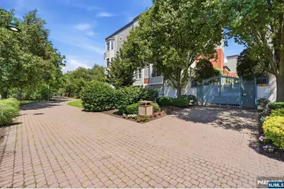242 The Promenade 242 #242, Edgewater, NJ 07020 - Photo 29