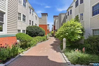 242 The Promenade 242 #242, Edgewater, NJ 07020 - Photo 31