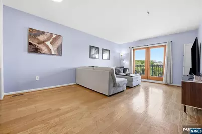 242 The Promenade 242 #242, Edgewater, NJ 07020 - Photo 3