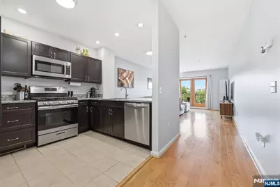 242 The Promenade 242 #242, Edgewater, NJ 07020 - Photo 13