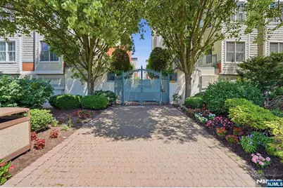 242 The Promenade 242 #242, Edgewater, NJ 07020 - Photo 35