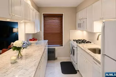 2215 N Central Road 2E #2E, Fort Lee, NJ 07024 - Photo 9