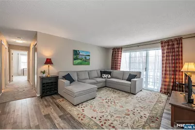 430 Poets Way 430 #430, Mahwah, NJ 07430 - Photo 3