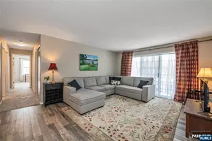 430 Poets Way 430, Mahwah, NJ 07430 - Photo 3