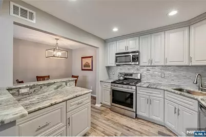 430 Poets Way 430 #430, Mahwah, NJ 07430 - Photo 11