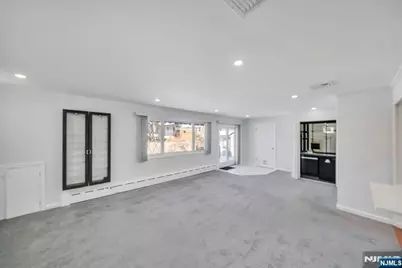 231 Hillside Avenue, Paramus, NJ 07652 - Photo 15