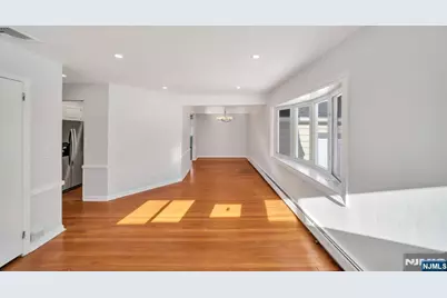 231 Hillside Avenue, Paramus, NJ 07652 - Photo 7