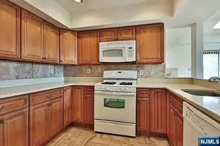 833 Topsail Ln, Secaucus, NJ 07094 - Photo 11