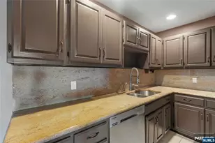 300 Gorge Road 2, Cliffside Park, NJ 07010 - Photo 7