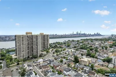 300 Winston Drive C3111 #C3111, Cliffside Park, NJ 07010 - Photo 3